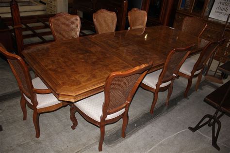 Round <strong>Dining Table</strong> with Glass Top. . Used dining table for sale